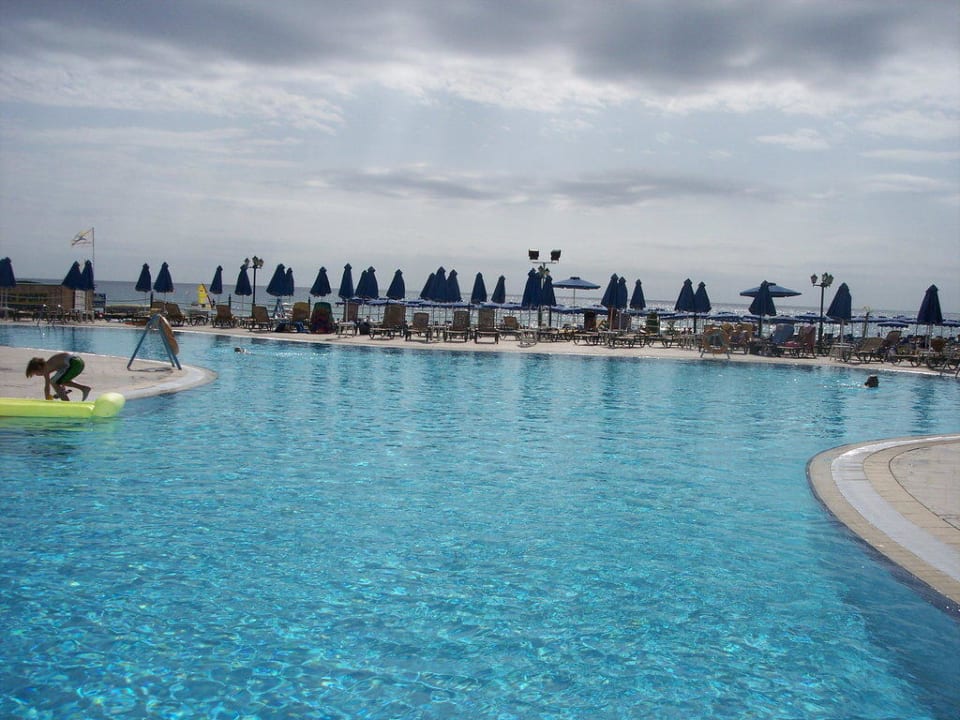 Blick vom Pool zum Meer Lindos Princess Beach Resort & Spa