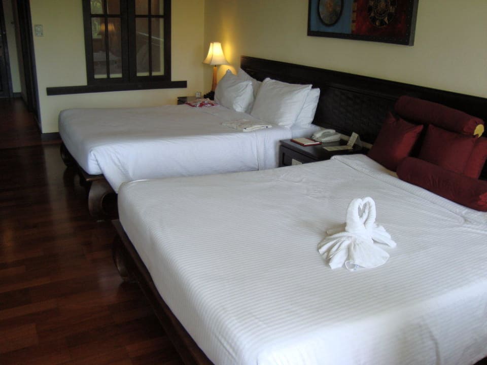 Doppelzimmer mit 2 riesigen Betten Seaview Khao Lak Resort