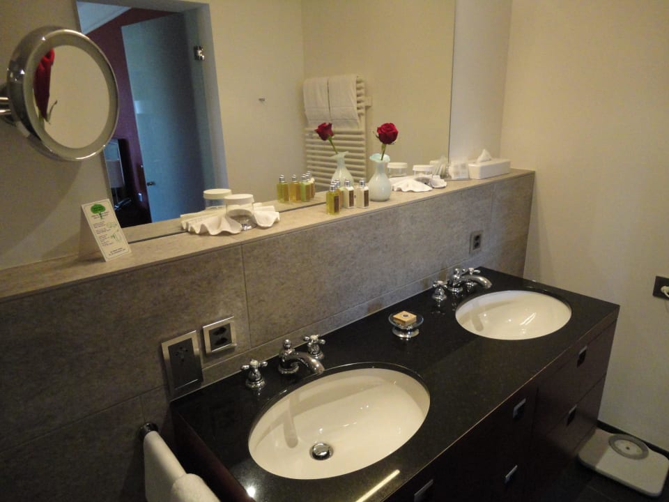 Badezimmer 54 Waldhaus Flims Wellness Resort, Autograph Collection