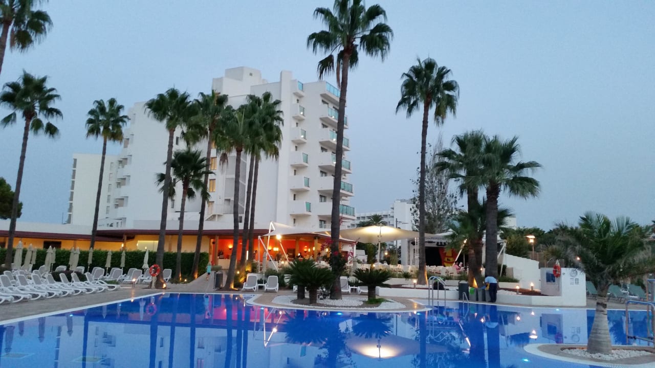 Schöne und gepflegte Poolanlage Hipotels Cala Millor Park