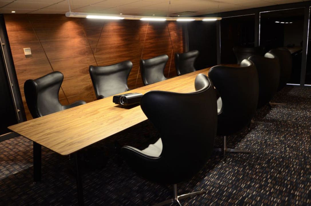 VIP meeting on leather armchairs Marine Hotel by Zdrojowa