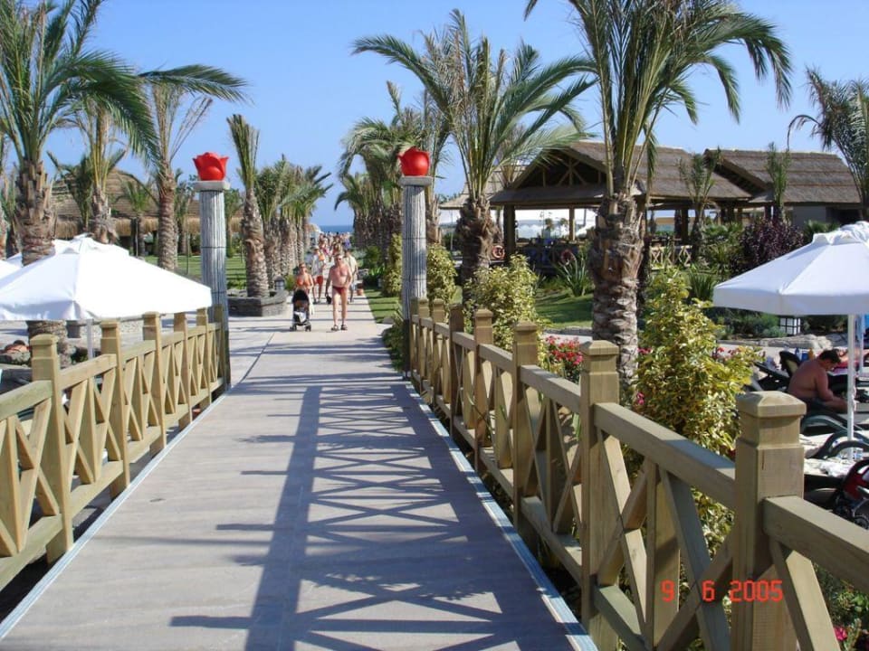 way to the beach Royal Wings Hotel