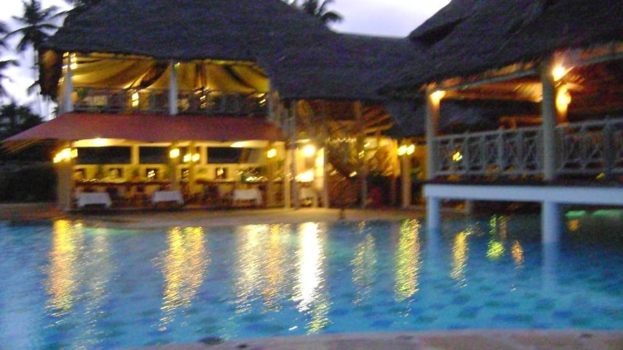 Pool in der Dämmerung Neptune Palm Beach Boutique Resort & Spa