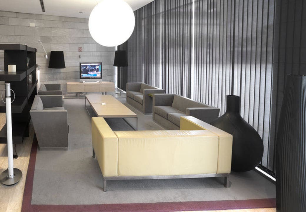 Lobby / Reception NH Sevilla Plaza de Armas