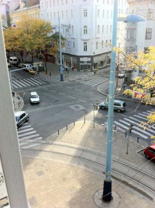 Blick vom Zimmer - straßenseitig IntercityHotel Wien