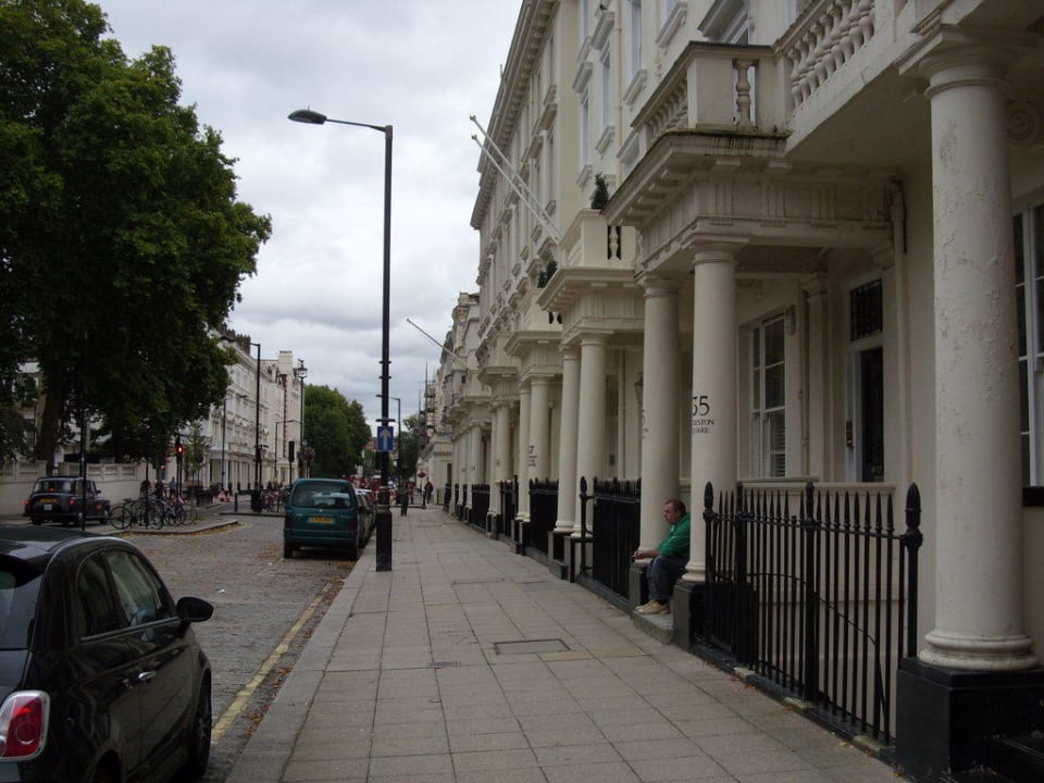 St. George's Drive Airways Hotel