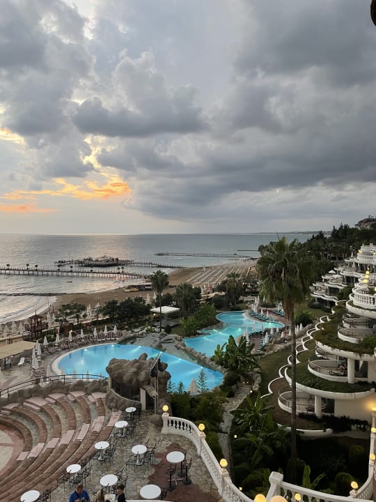 Pool Sunrise Queen Luxury Hotel