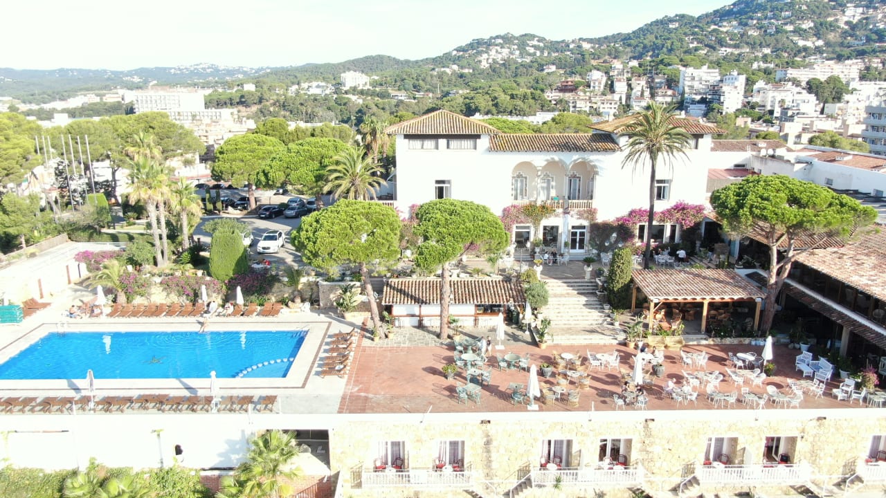 Pool Hotel Roger de Flor Seleqtta