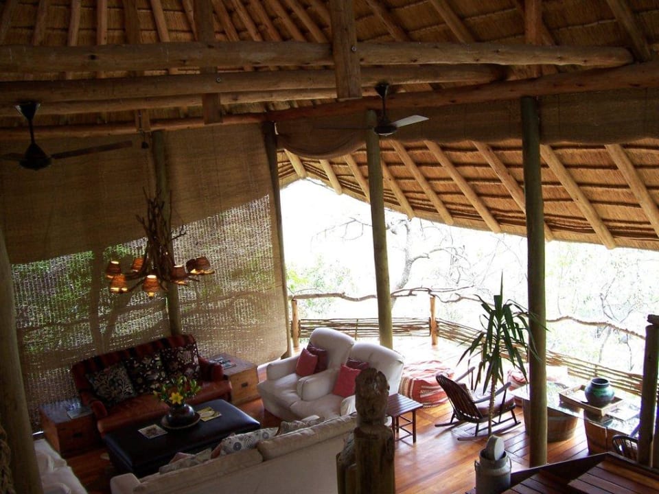 Blick in den Aufenthaltsbereich Buffalo Ridge Safari Lodge