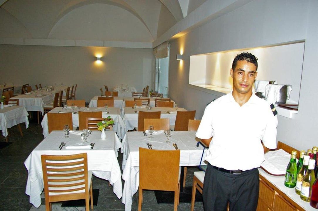 Im Hauptrestaurant The Orangers Beach Resort and Bungalows