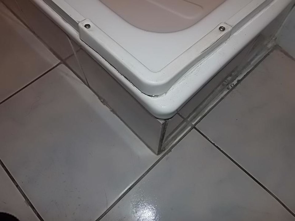 Schmutz Bad 1 Dusche Hotel Kiss Family