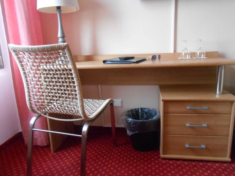 Schreibtisch mit Sitzgelegenheit Hotel Römischer Kaiser
