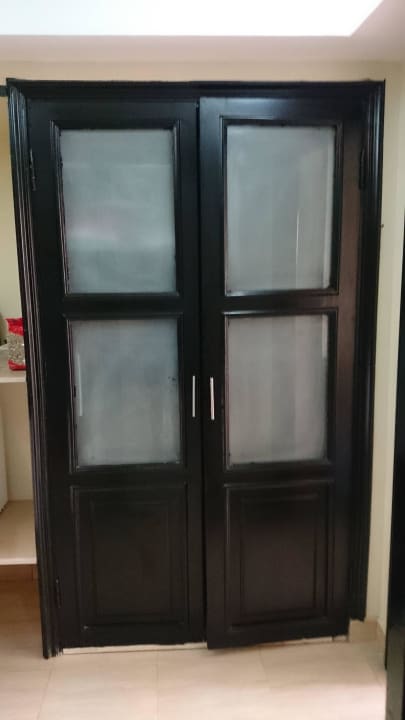 Kleiderschrank mit Save  Panorama Bungalows Resort El Gouna