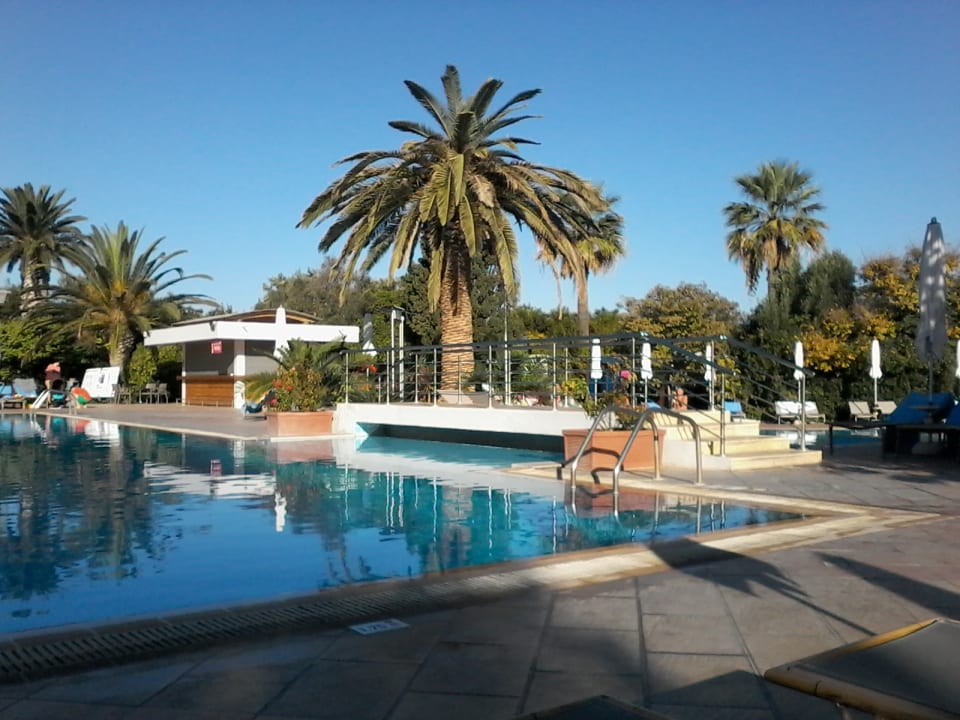 Pool Caravia Beach Hotel