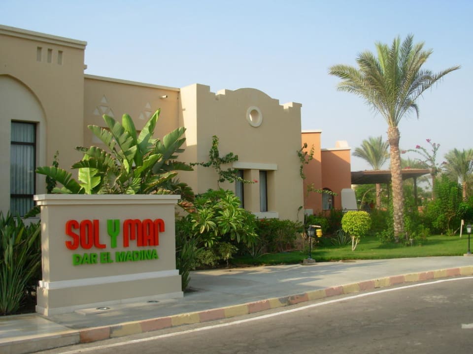 Eingang des Corayas  Jaz Dar EL Madina