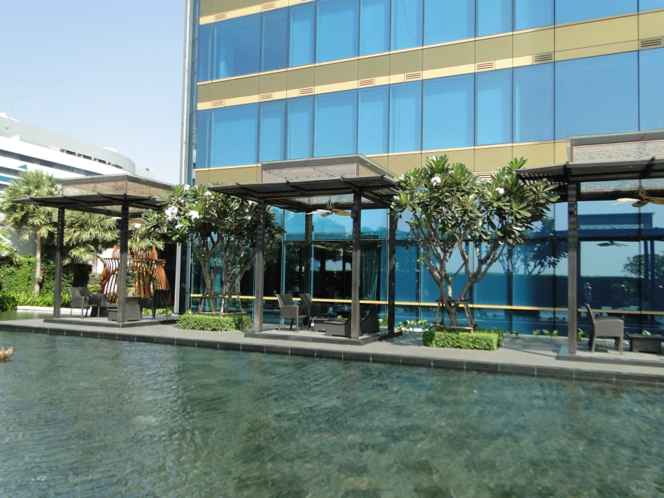 Die Gartenanlage auf den Dächern von Bangkok Grande Centre Point Hotel Terminal 21