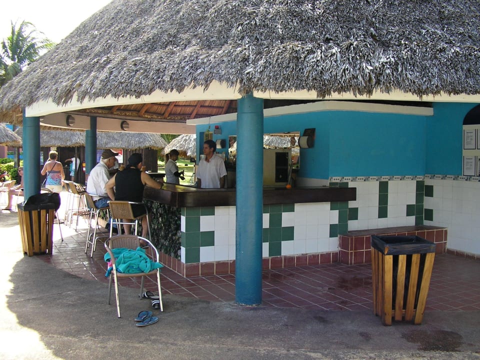 Bar u  bazénu Hotel Brisas del Caribe