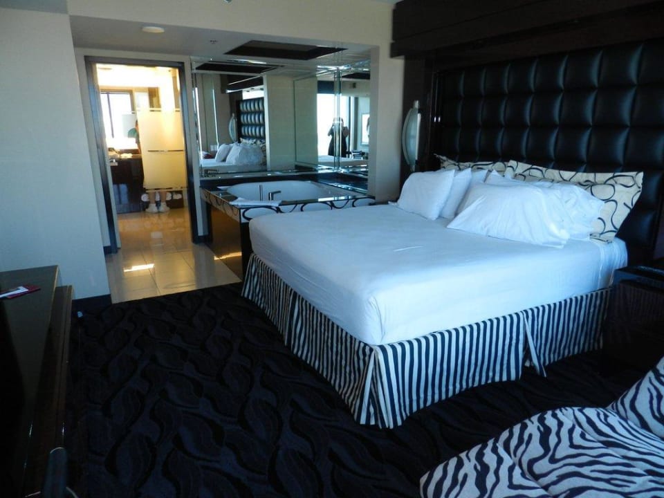 Schlafzimmer mit Whirlpool Hotel Elara - a Hilton Grand Vacations Hotel Center Strip