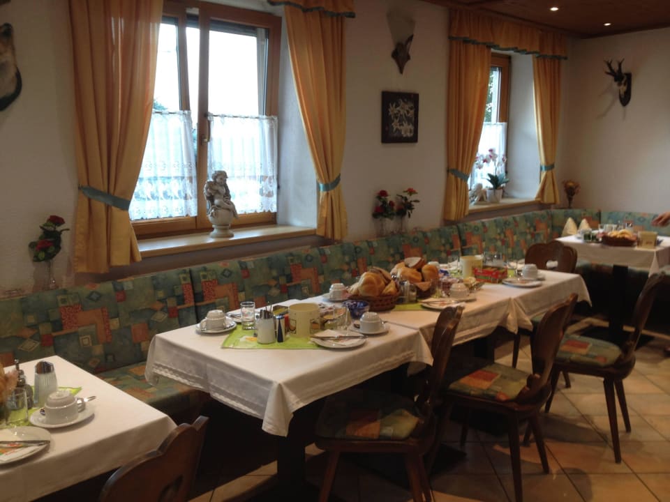 Früstück wird serviert Pension Heis