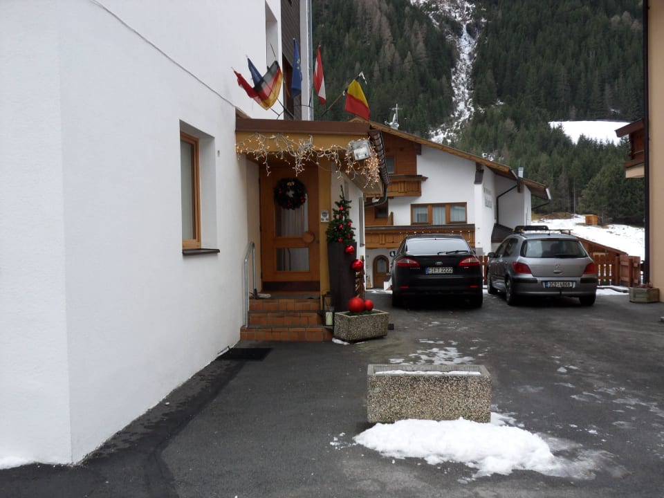 Eingang Hotel St. Leonhard