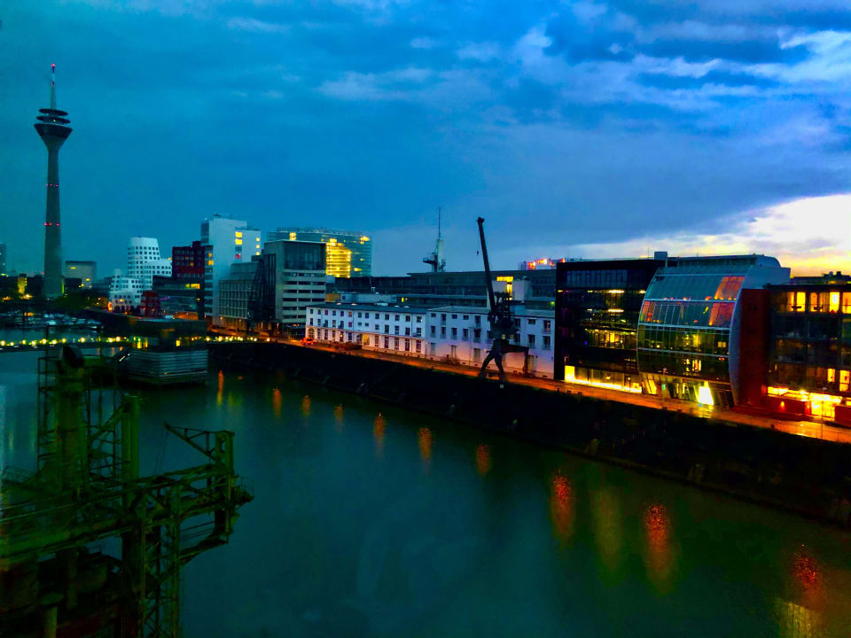 Ausblick Hotel Courtyard by Marriott Düsseldorf Hafen