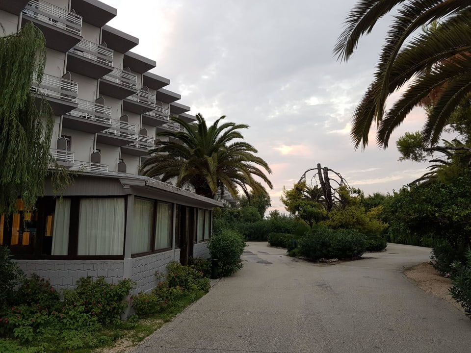 Der Weg dorthin The Grove Seaside Hotel