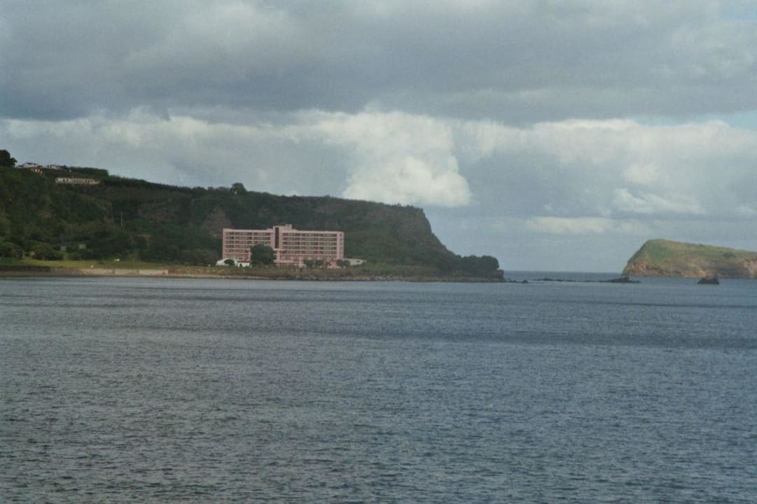 Blick über die Bucht aufs Hotel Pestana Bahia Praia Nature & Beach Resort