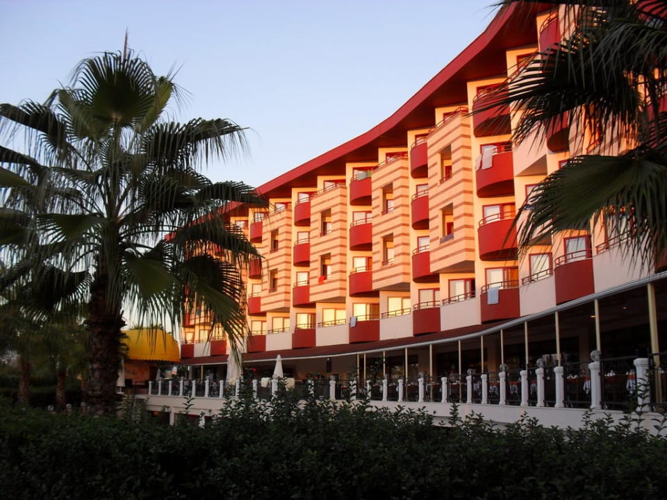 Außenansicht seitlich Side Royal Paradise Hotel