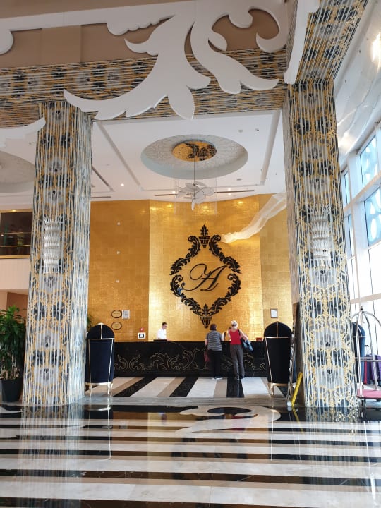 Lobby Azura Deluxe Resort & Spa Hotel