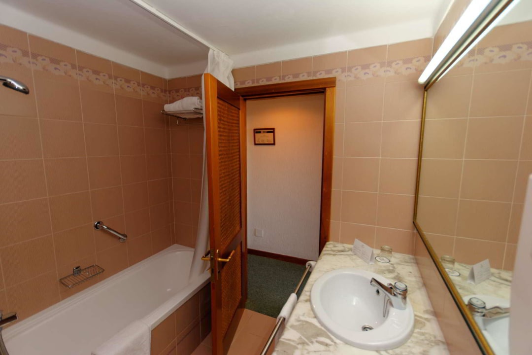 Bad Hotel Fariones