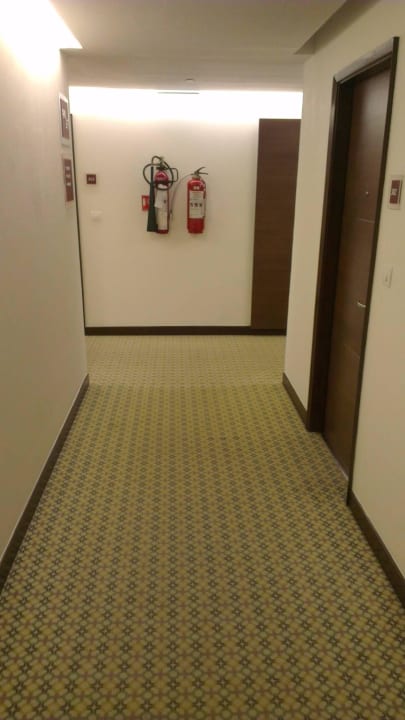 Alleyway Four Points Hotel by Sheraton New Delhi Airport Highway