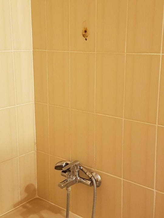 Da sollte mal eine Duschstange sein Bei Juan Playa Blanca