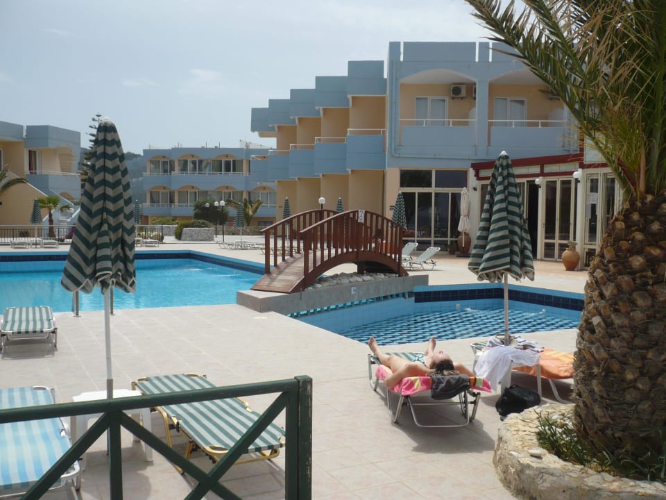 Gepflegter Pool  Hotel Kathrin Beach