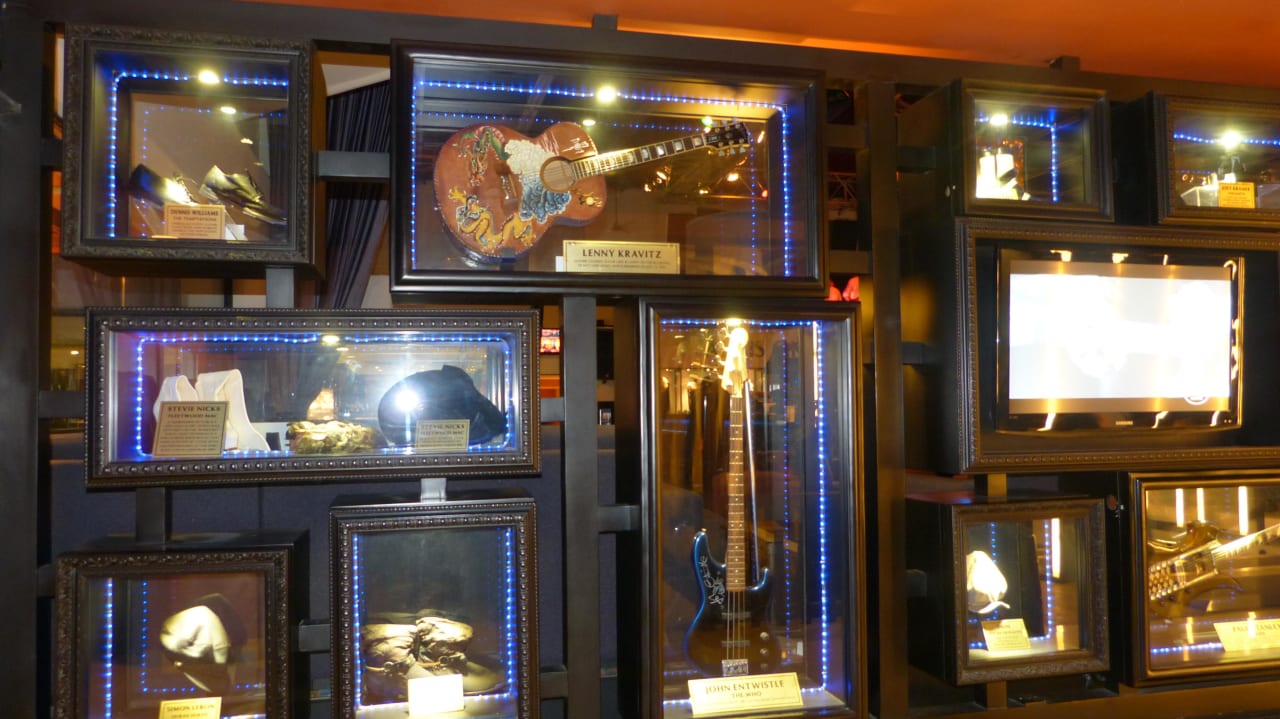 Ausstellungsstücke Hard Rock Hotel Bali