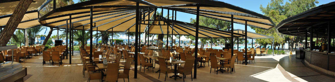 Mittagssnack an der Poolbar Turquoise Hotel