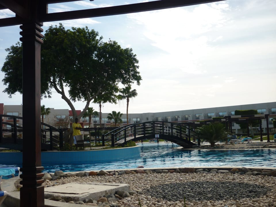 Aus Richtung Bar schauend SUNRISE Crystal Bay Resort