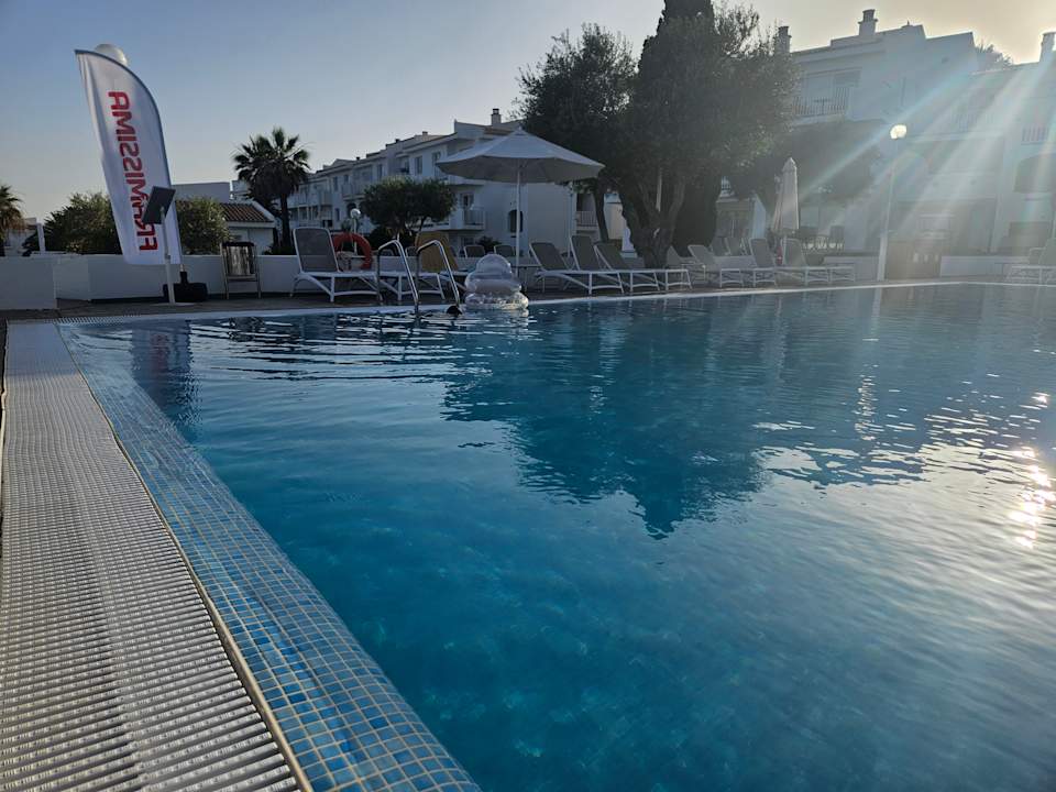 Pool blau punta reina