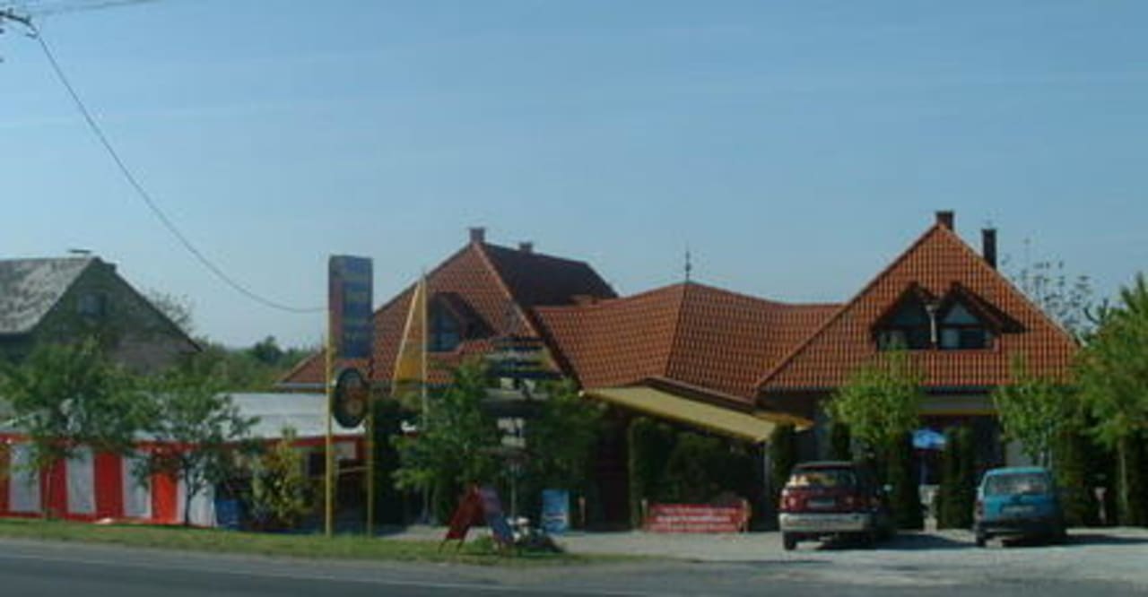 Straßenansicht Hotel Balaton Beach Ferienanlage