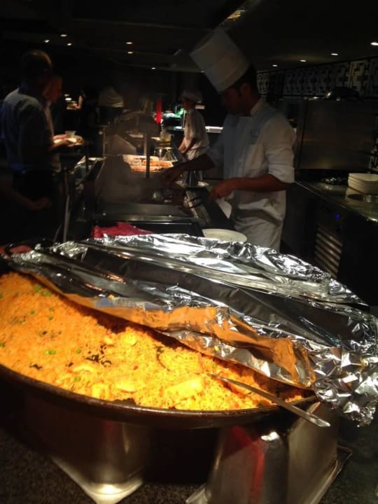 Paella Lopesan Baobab Resort
