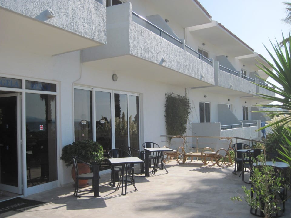 Hoteleingang Costa Angela Seaside Resort