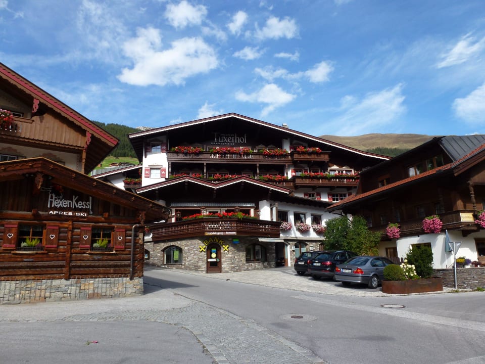 Von der Strasse her gut zu finden Hotel Alpin Spa Tuxerhof
