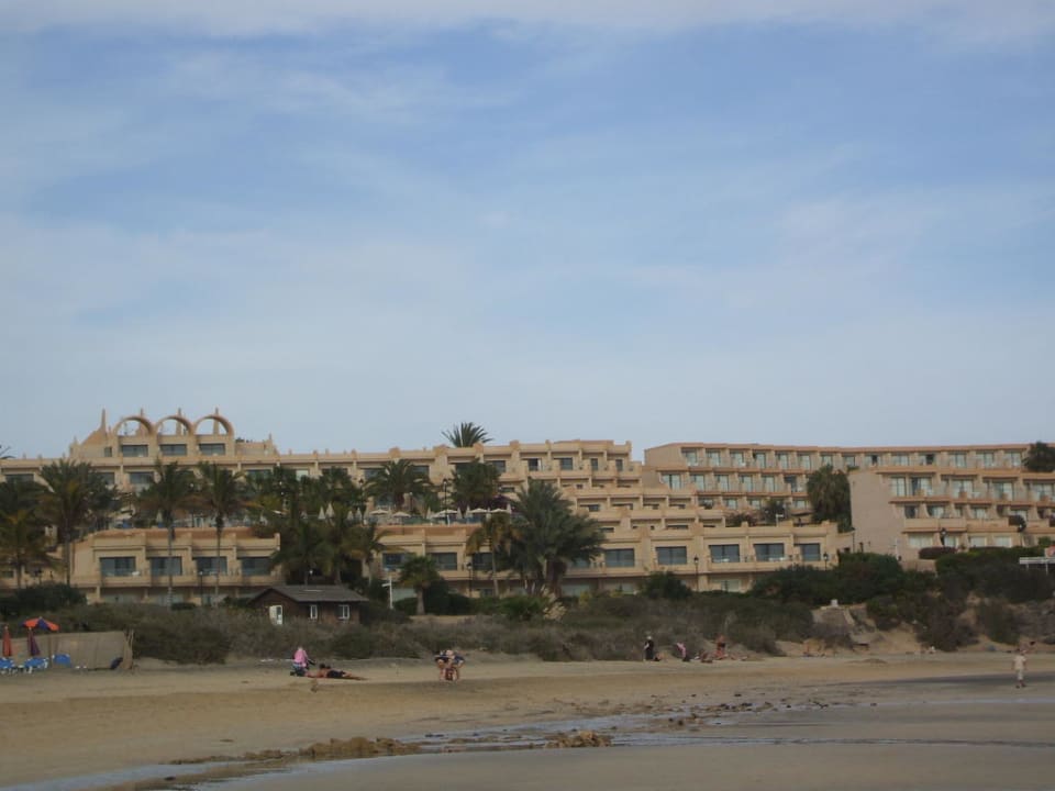 Hotelansicht vom Strand aus SBH Hotel Taro Beach