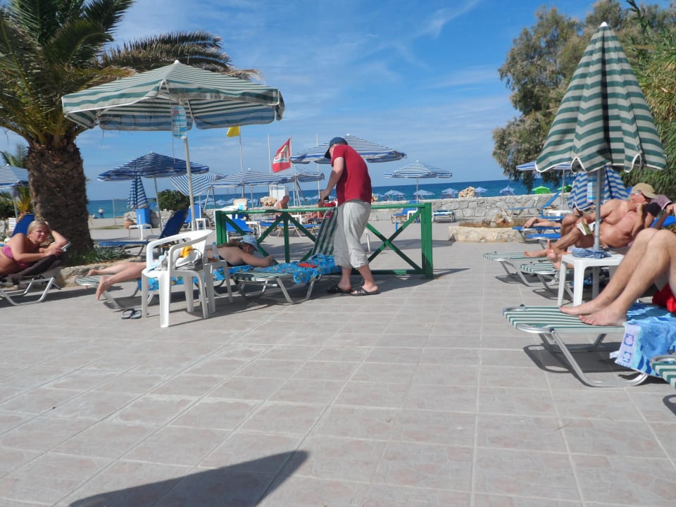 Direkt vor dem Restaurant/Bar Hotel Kathrin Beach