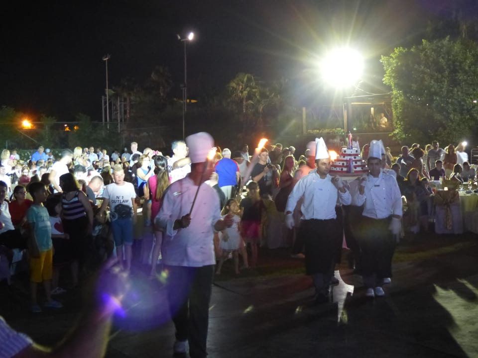 Galaabend am Sportplatz mit 1000 Gästen, Wahnsinn Alba Queen Hotel