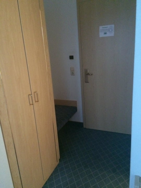 Eingangsflur mit Schrank Hotel Kammweg