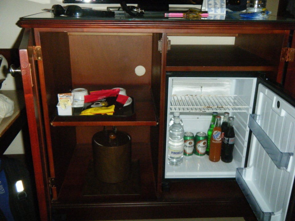 Minibar, Eiskübel und Kaffeegedecke Grand Palladium Select Bávaro Resort & Spa