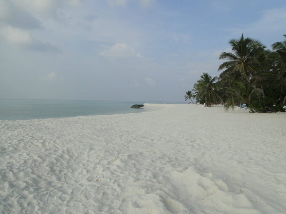 Neu aufgeschütteter Strand vor den Superior-Bungis Summer Island Maldives