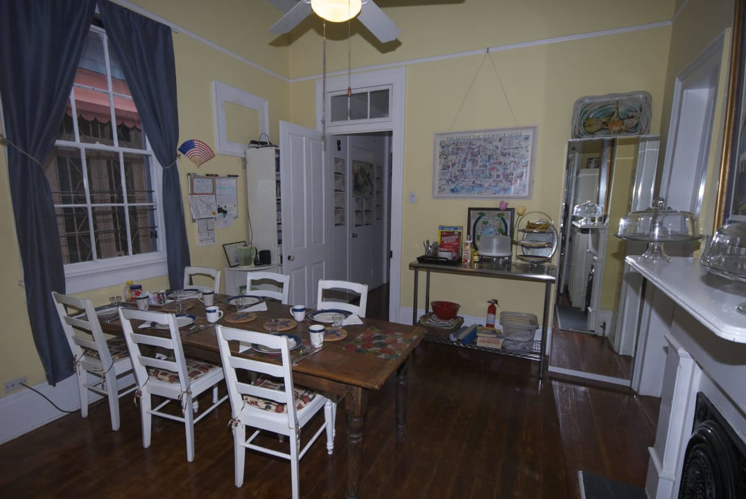 Breakfast room Hotel The Burgundy Bed and Breakfast