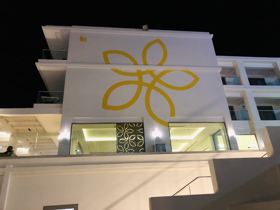 Außenansicht Asterias Beach Resort