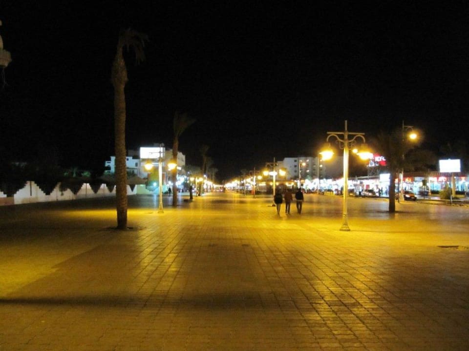 Blick die Esplande entlang Giftun Azur Resort